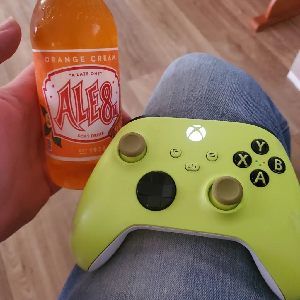 Xbox spielen und ein eiskaltes ALE8one trinken #xbox #ale8one #icecoldrink #icec...