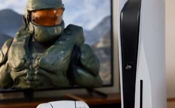 Coverbild von Halo: Campaign Evolved mit Master Chief vor futuristischer Kulisse, Hinweis auf PS5-Release 2026.