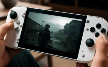 Asus ROG Xbox Ally X Gaming-Handheld in der Hand, zeigt kompaktes Design und beleuchtete Steuerungselemente, im Vergleich zum Steam Deck.