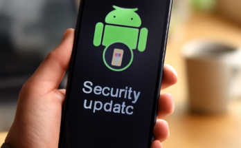 Symbolbild eines Android-Smartphones mit Sicherheits-Schild/Schloss, das auf ein wichtiges Android-Sicherheitsupdate im November 2025 hinweist, das kritische Sicherheitslücken schließt.