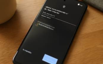Beitragsbild mit Google Pixel-Smartphone und Hinweis auf das Februar 2025 Update, das nur einen kleinen Sicherheitspatch bringt, während ein separater Feature Drop mit neuen Funktionen für später erwartet wird.