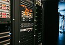 Server in einem Rechenzentrum – Symbolbild für Active Directory und Domänencontroller
