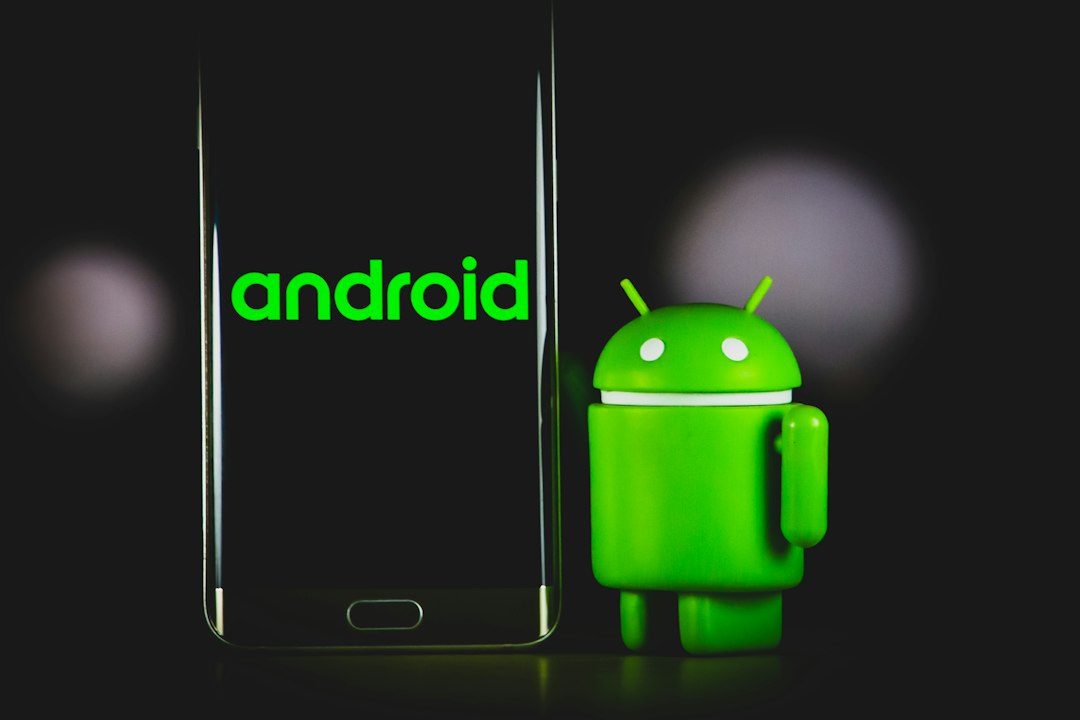Android-Smartphone als Symbol für Sicherheitsstatus und Updates