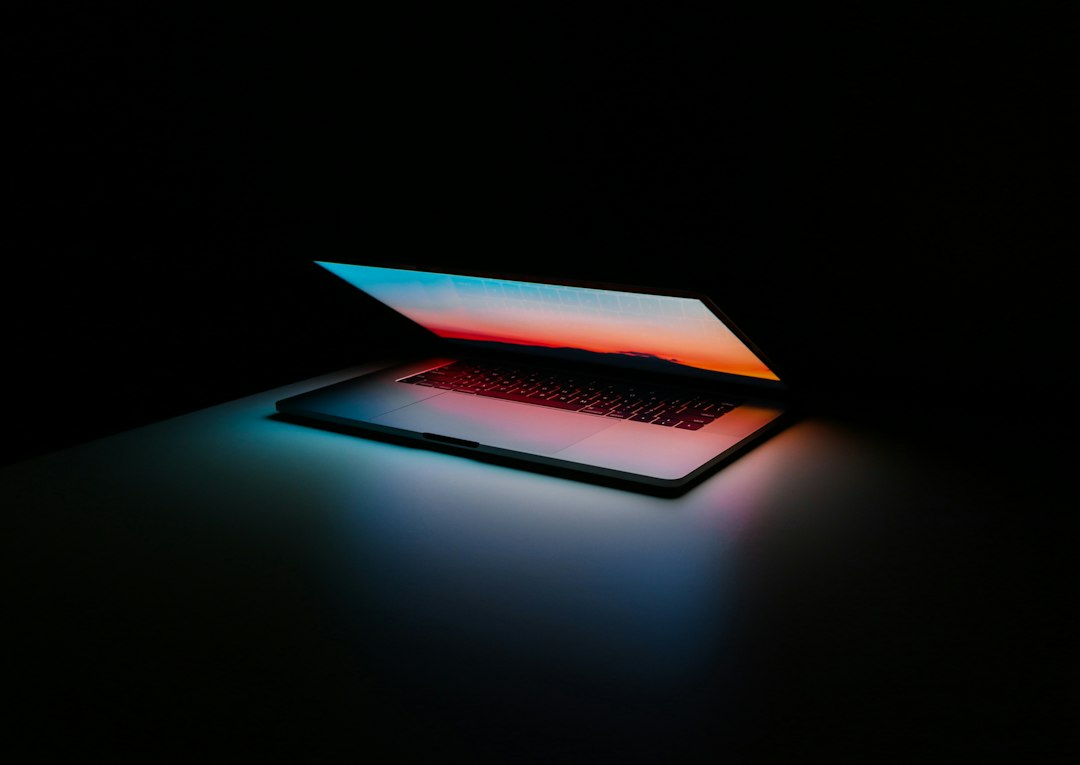Windows-KI-PC als Symbol für Microsofts Hybrid-Intelligence-Strategie