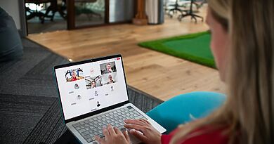 Videokonferenz am Laptop
