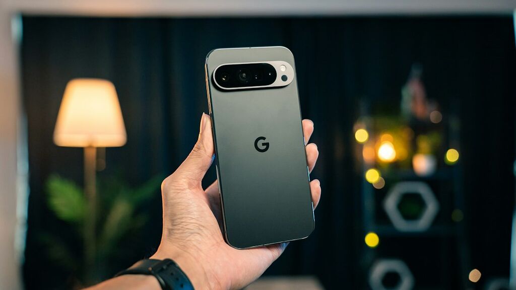 Google-Pixel-Smartphone in der Hand