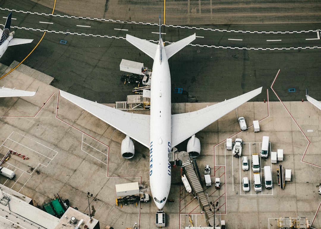 Passagierflugzeug am Flughafen