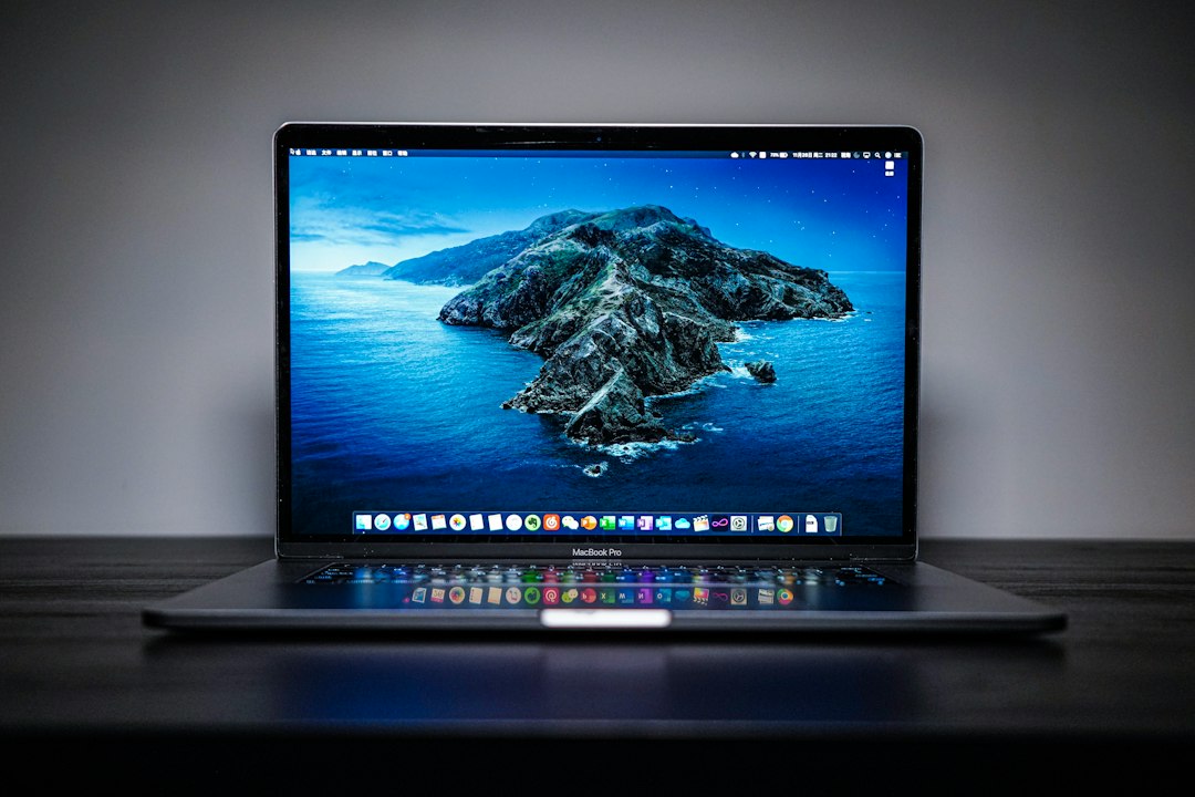 Notebook als Symbolbild für eine Infostealer-Kampagne auf dem Mac