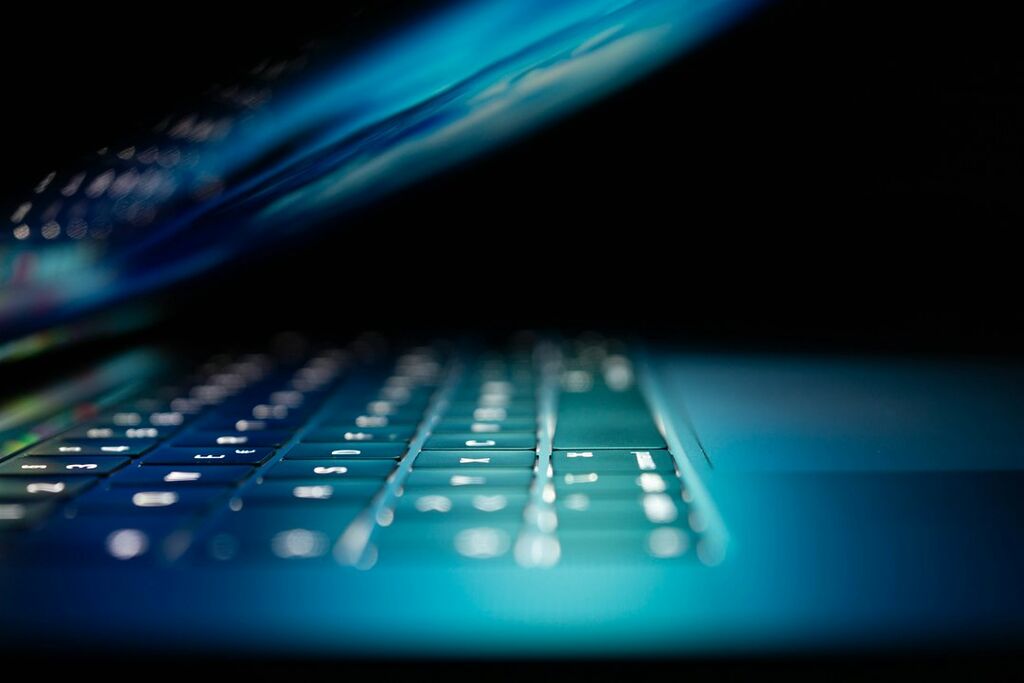 Laptop mit Sicherheitsdarstellung als Symbol für die Meta-Muse-Sicherheitslücke