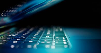 Laptop mit Sicherheitsdarstellung als Symbol für die Meta-Muse-Sicherheitslücke