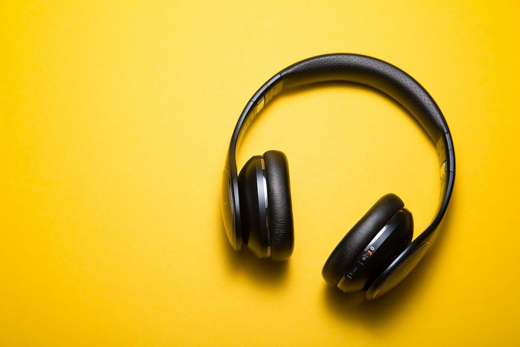 Kopfhörer als Symbol für Musikstreaming