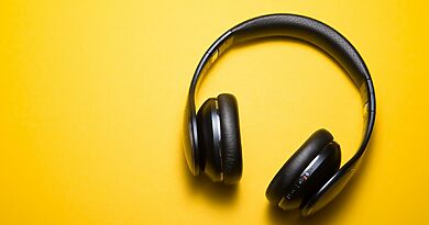 Kopfhörer als Symbol für Musikstreaming