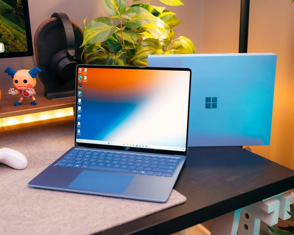 Mobiler Laptop als Symbolbild für neue Surface-Geräte