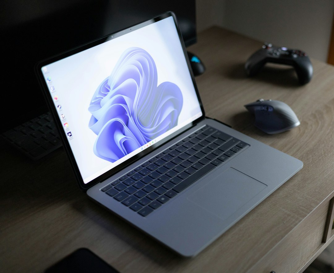 Mobiler Laptop als Symbolbild für neue Surface-Geräte