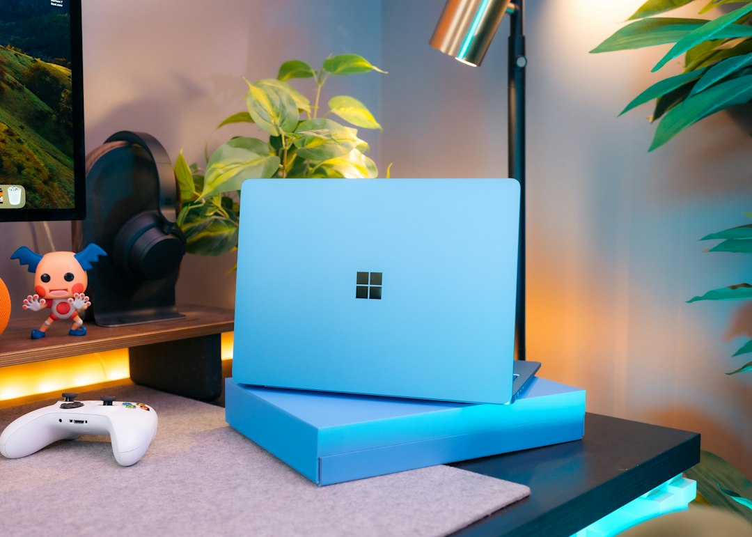 Mobiler Laptop als Symbolbild für neue Surface-Geräte
