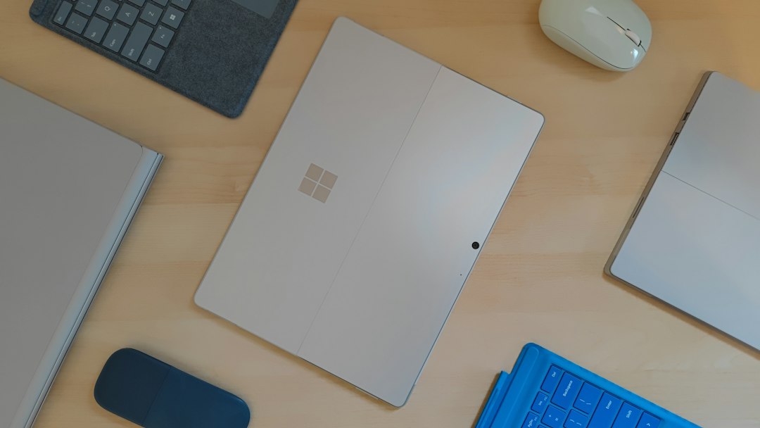 Mobiler Laptop als Symbolbild für neue Surface-Geräte