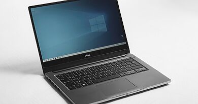 Laptop mit Windows-Desktop als Symbolbild für das Windows-11-Update KB5124010