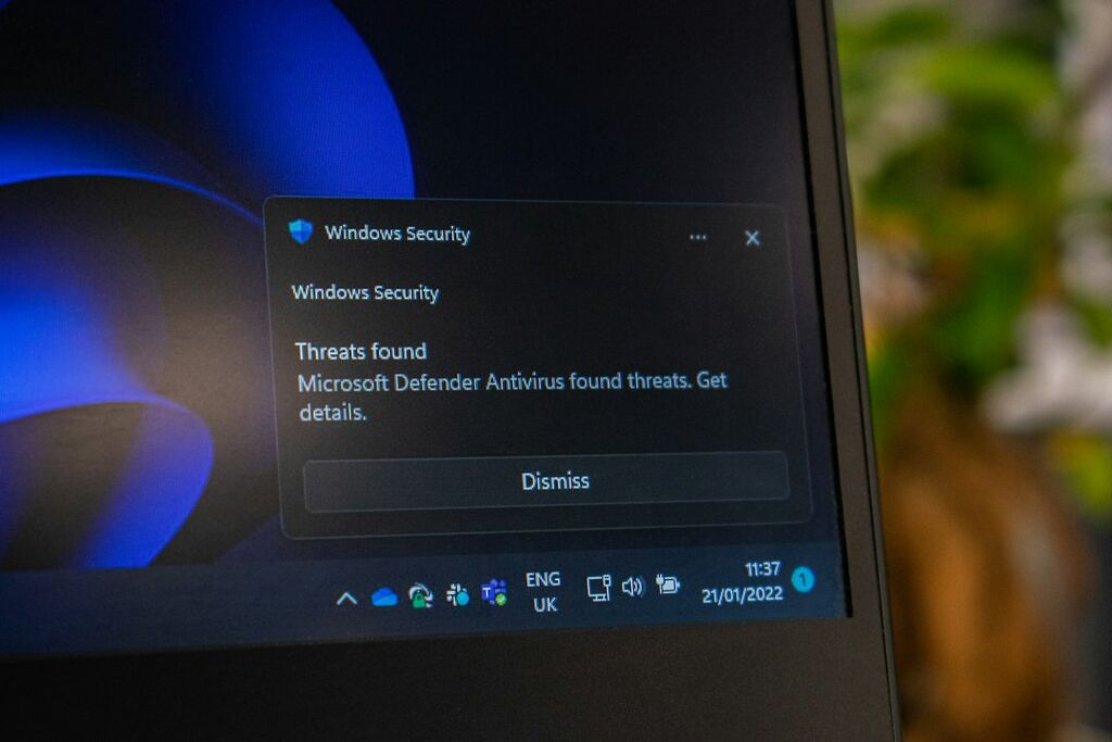 Windows-Sicherheitsansicht auf einem Laptop als Symbolbild für Update-Konfigurationen