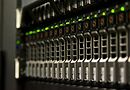 Serverrack mit Statusleuchten als Symbol für Windows Server