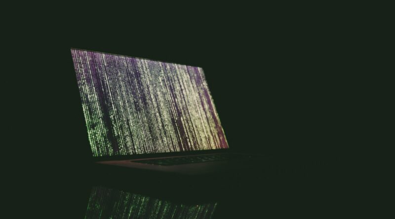 Laptop mit Sicherheitssymbolen als allgemeine Illustration für Browser- und Computersicherheit