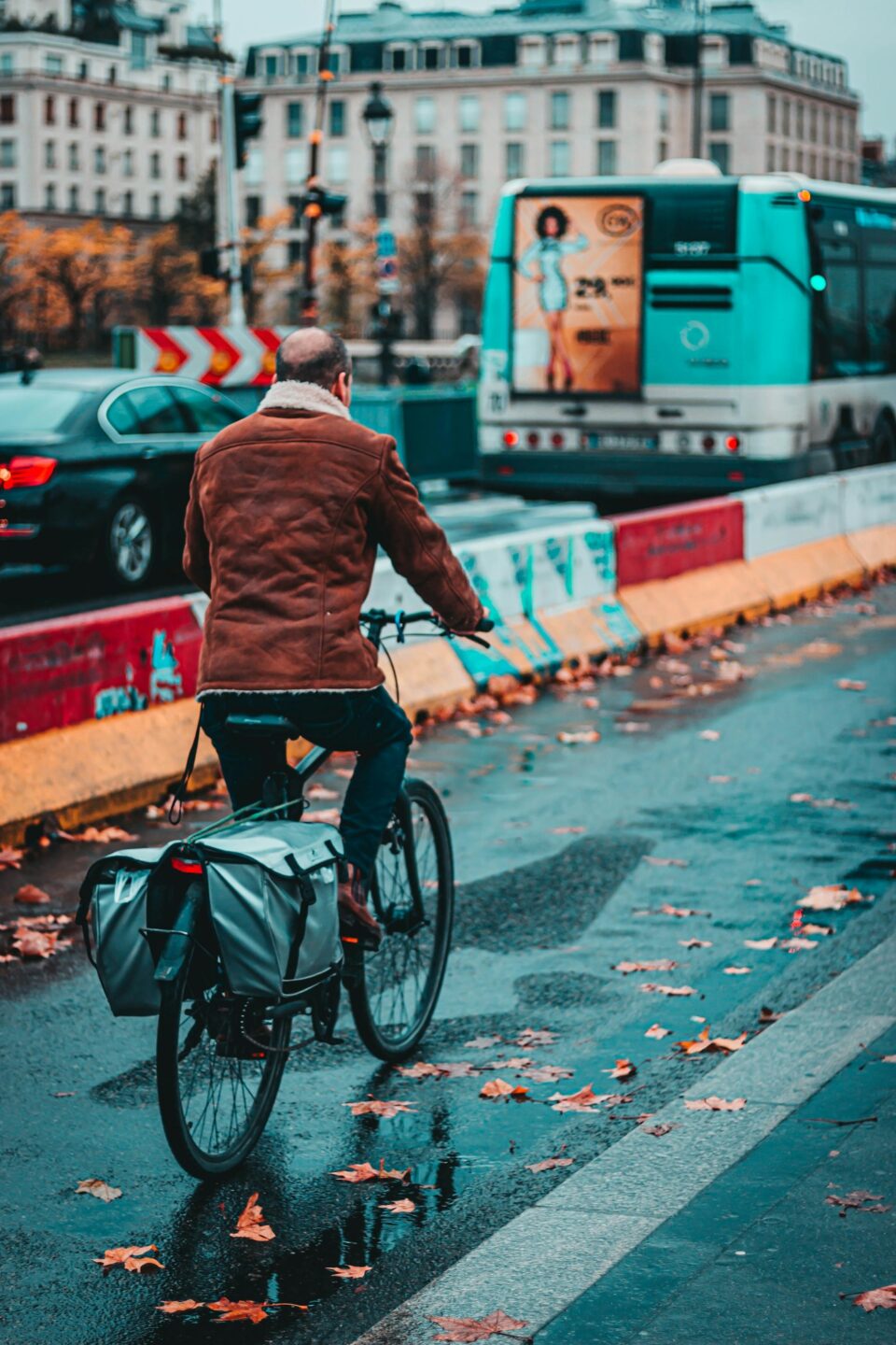 Radfahrer im Herbst – Symbolbild
