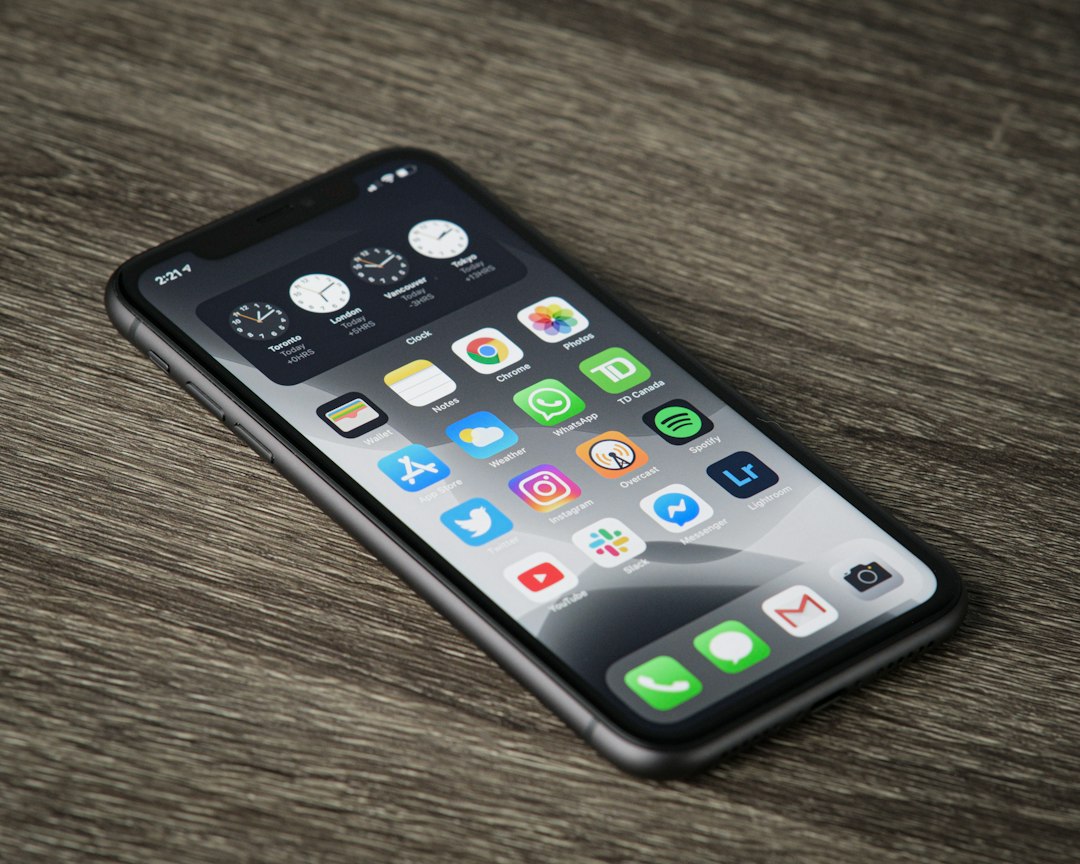 iPhone mit Apps als Symbol für iOS-Updates