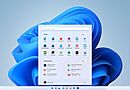 Windows-11-Desktop mit geöffnetem Startmenü